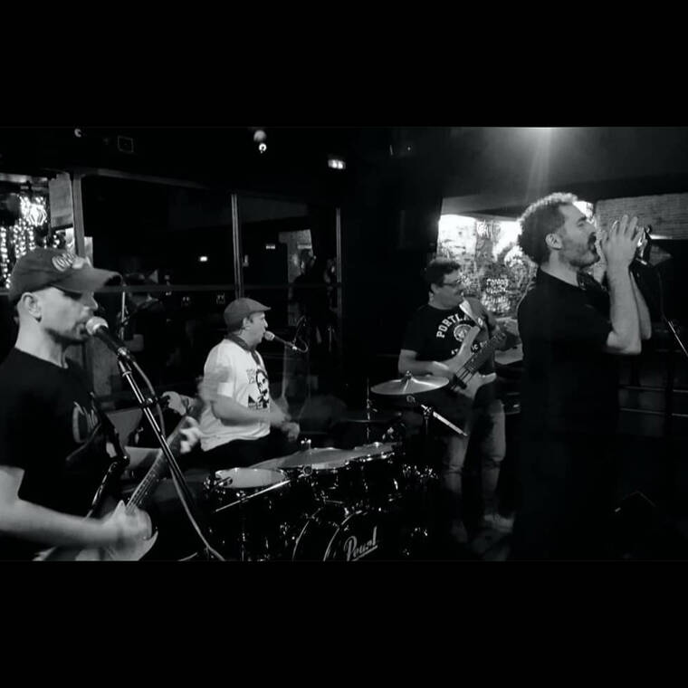 CHARLIE AND THE COCONUTS en Plaza Mahou