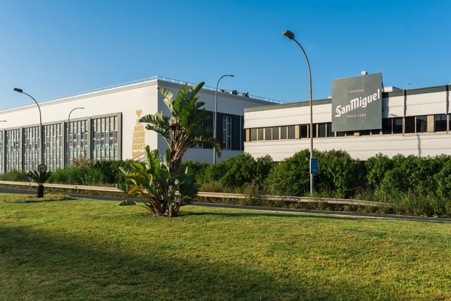 Mahou San Miguel invertirá en 2022 más de 8   millones de euros en su fábrica de Málaga para impulsar su sostenibilidad