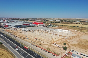 Mahou San Miguel avanza en las obras de su innovador almacén de Alovera como enclave estratégico para su operativa logística